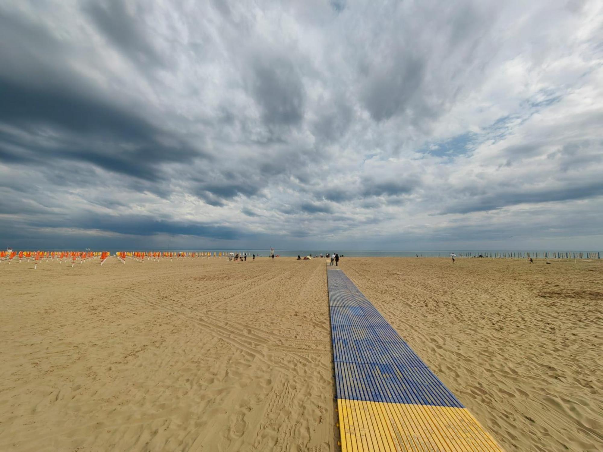 Monolocale Con Terrazza E Cucina Apartman Lignano Sabbiadoro Kültér fotó